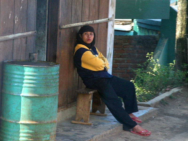 Muslim woman, Java Indonesia.jpg